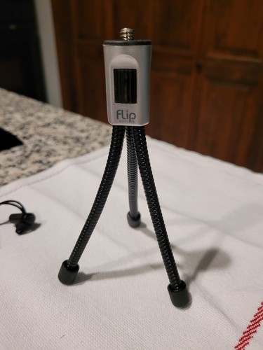 Flip Video Camera UltraHD 3 Model with tripod - Color: Black - Tested and Works - Picture 5 of 8