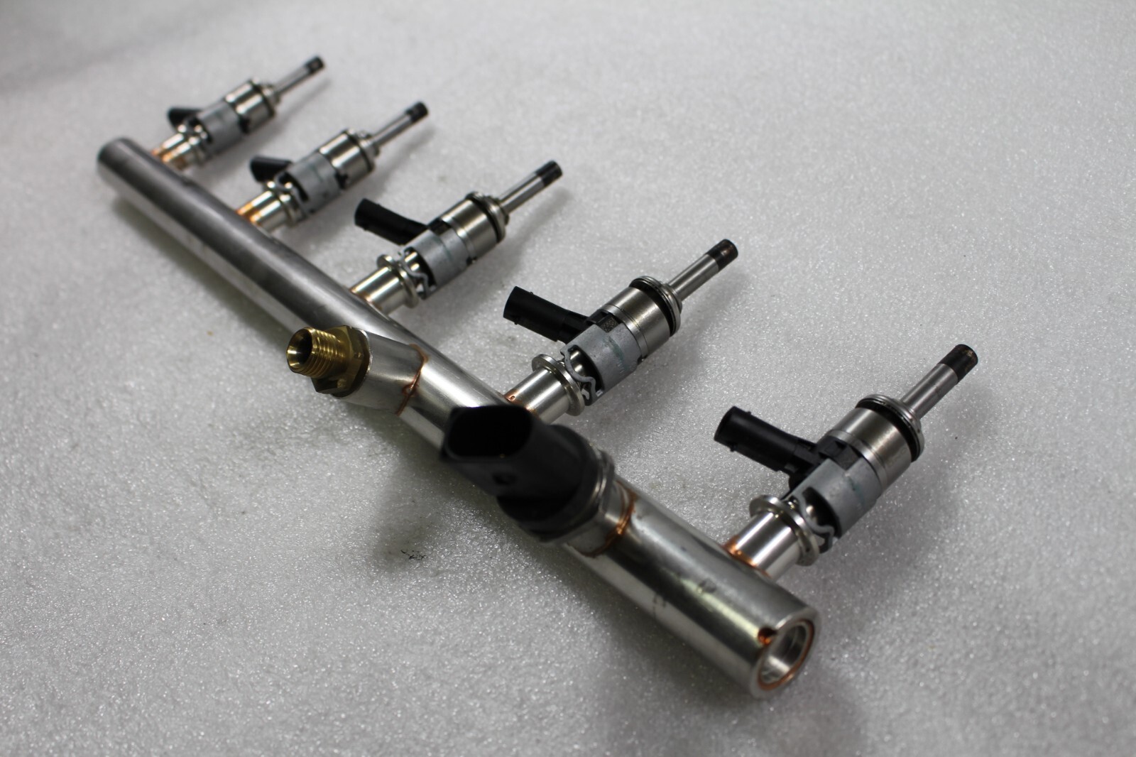 Lamborghini Huracan, LH, Left, Fuel Rail w/ Injectors, Used, P/N 07L133315