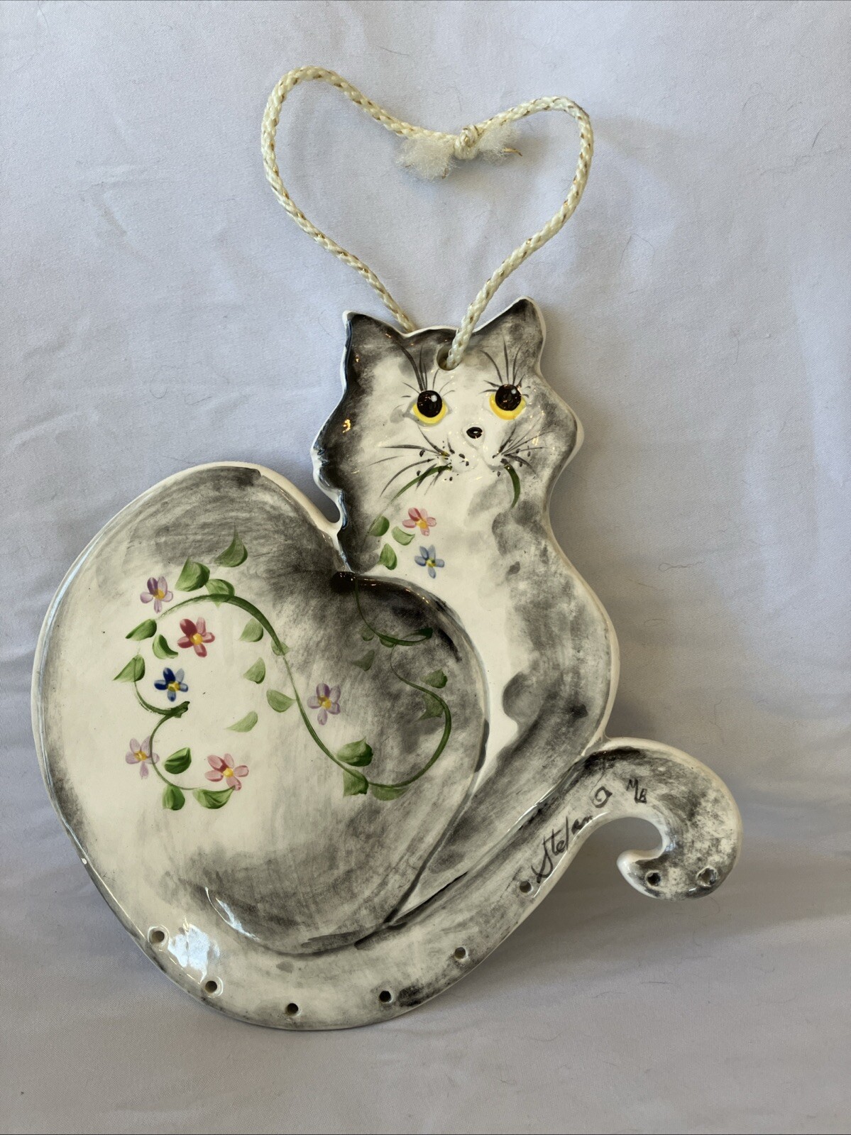 VTG HAND-MADE SIGNED CERAMIC CAT WALL HANGING DECORATIVE HOLDER TRIVET POTTERY