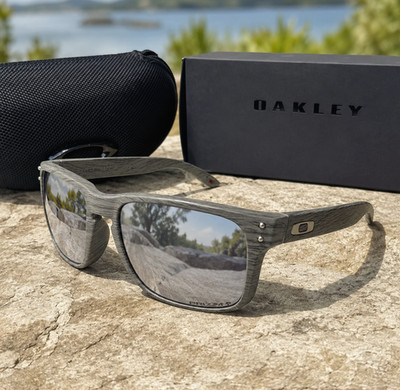 Oakley Holbrook Polarized Sunglasses Wood Grain Frame Silver Mirror Lens UV400