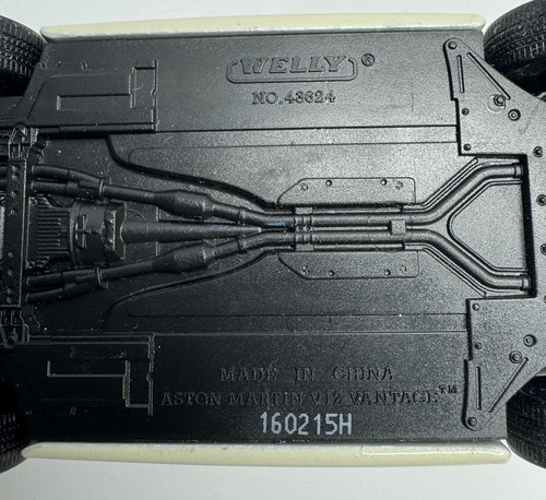 Aston Martin V12 Vantage WELLY 1:38 sin caja - Imagen 7 de 7