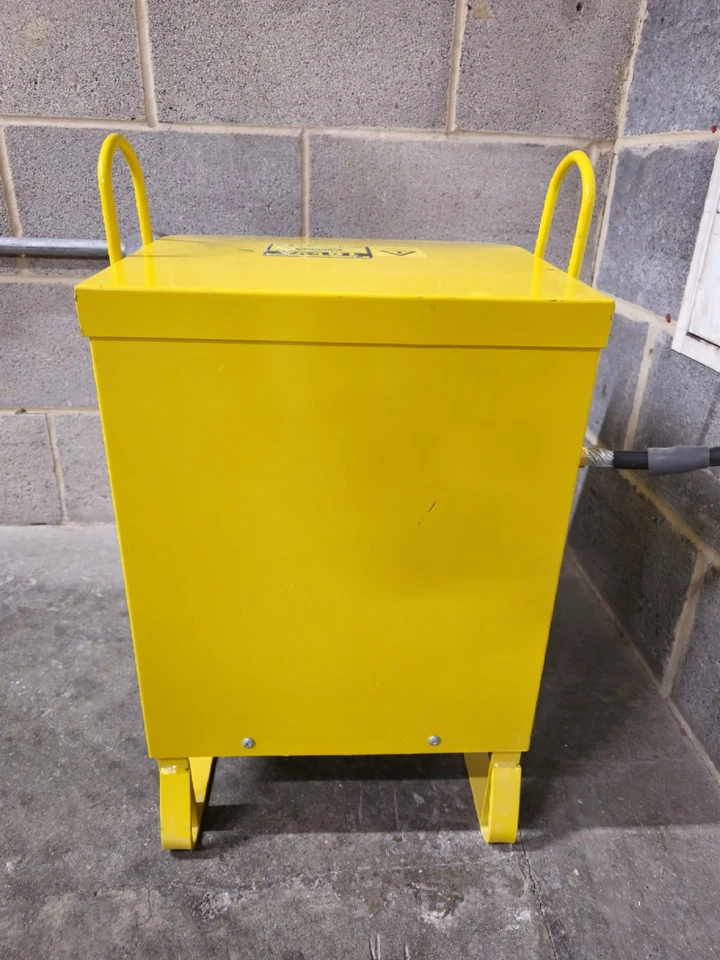 Electro Wind Site Transformer 10va 230v-110v 4x16A 2x32A Outlets - Image 4 of 4