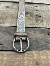 GAP Women  s Leather Belt Tan and Silver Floral Design Size Medium