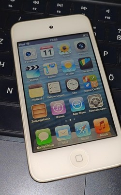 Apple iPod Touch 4. Generation, Weiß/Silber, 32GB
