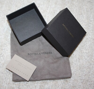 Bottega Veneta Etui 14 cm x 14 cm & Geschenkbox 7,5 cm x 7,5 cm & Serienkarte