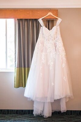 Galina Signature wedding Dress No Alterations Worn For 5 Hours