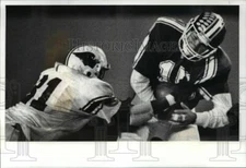 1987 Press Photo Jon Koz hangs onto the ball to prevent a fumble - cvb47147