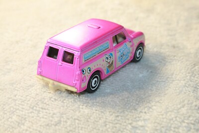 💥NEW 1965 HOT PINK AUSTIN MINI VAN 💥 Matchbox MBX Retro 1:64