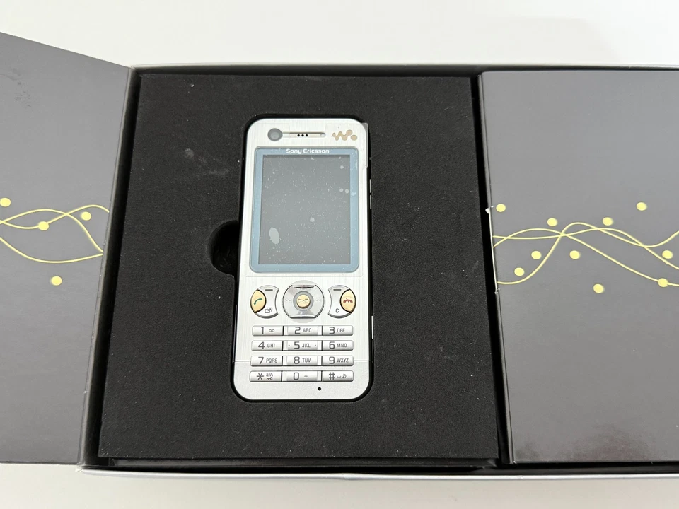 BRAND NEW SONY ERICSSON W890i - UNLOCKED - 3.2MP CAMERA - 3G - BLUETOOTH - Image 4 of 4