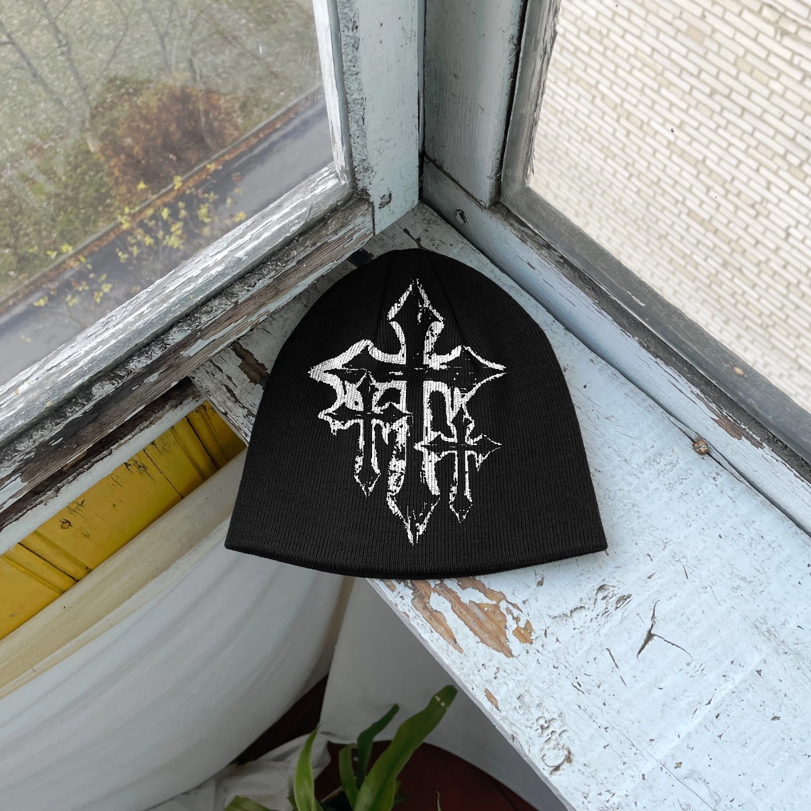 Gothic Cross Beanie – Dark Alt Streetwear Black Hat