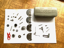 NECCHI SCATOLA CON RICAMBI MACCHINA CUCIRE PERFETTE CONDIZIONI