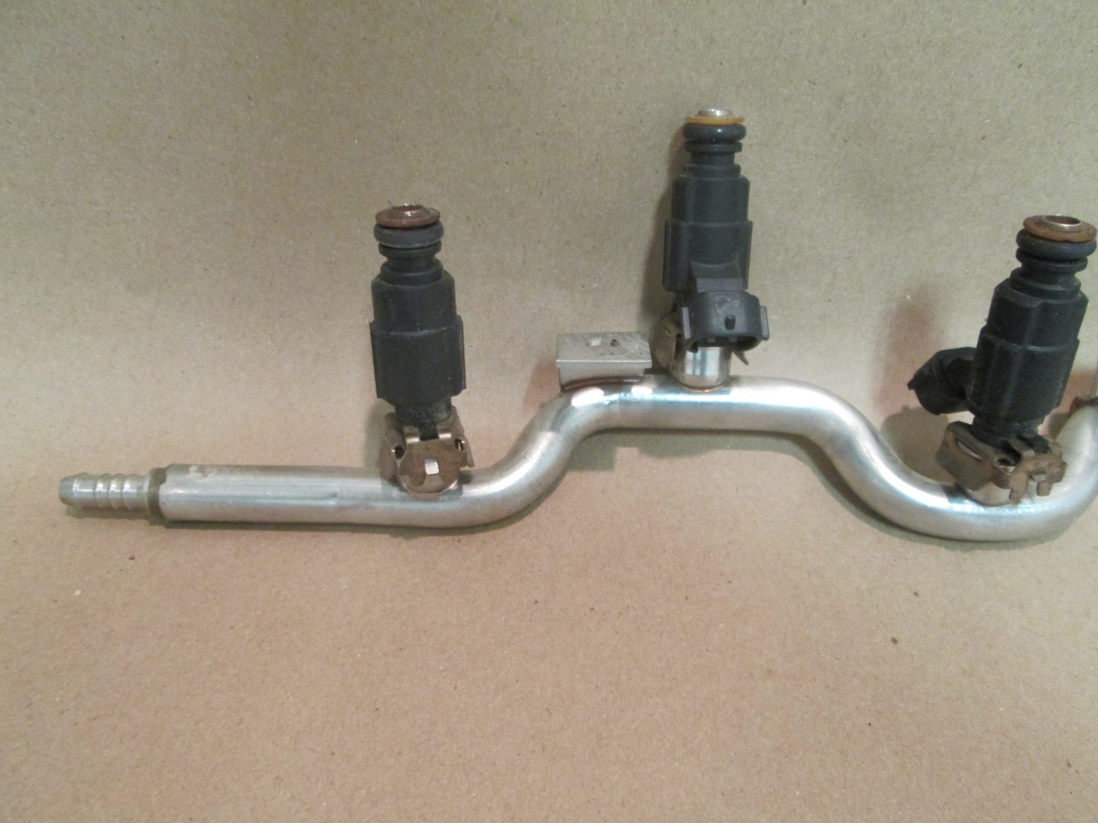 Bentley Continental GT 05  RH  Fuel Injector Rail / Tube w/ Injectors 