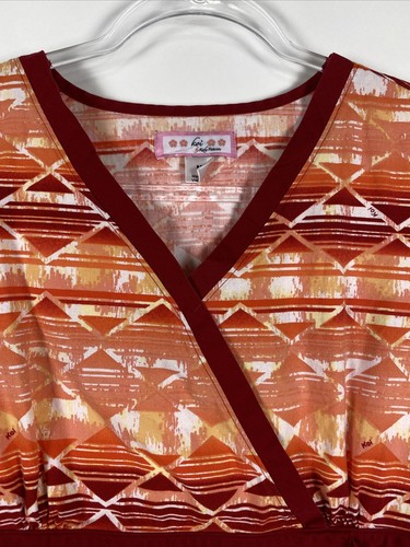 Koi Scrub Top Size M Red Orange Geometric 115PR Kathryn Nursing Medical Uniform - Picture 2 of 6