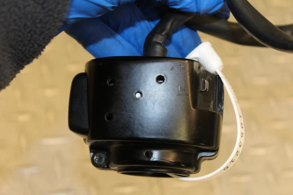 2003 HARLEY-DAVIDSON SOFTAIL DEUCE FXSTD LEFT CLIP ON HANDLE HORN SIGNALS SWITCH - Image 4 of 4