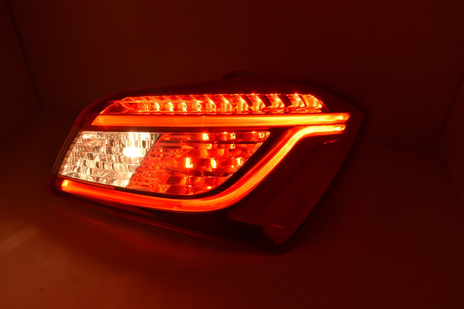 2014 2019 Maserati GHIBLI S Q4 Passenger RH  Rear Outer Tail Lignt Lamp LED OEM