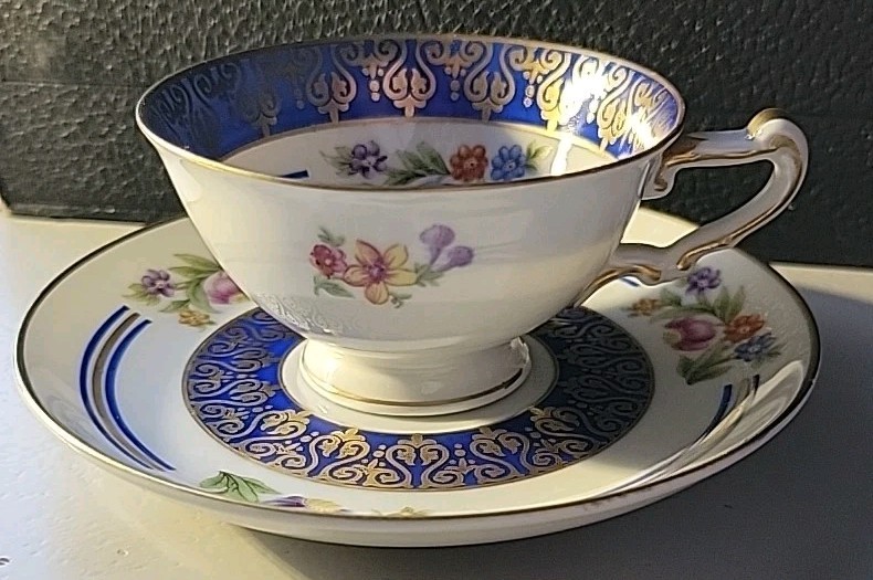 Vintage Heinrich Cup and Saucer.SELB Bavaria Germany. Hand painted. Lots of Gold