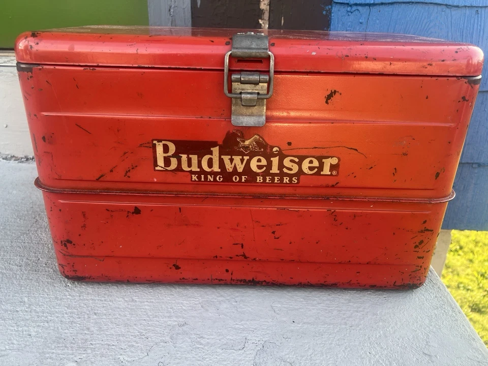 Enfriador Budweiser King of Beers vintage de metal rojo Foto 2 de 4