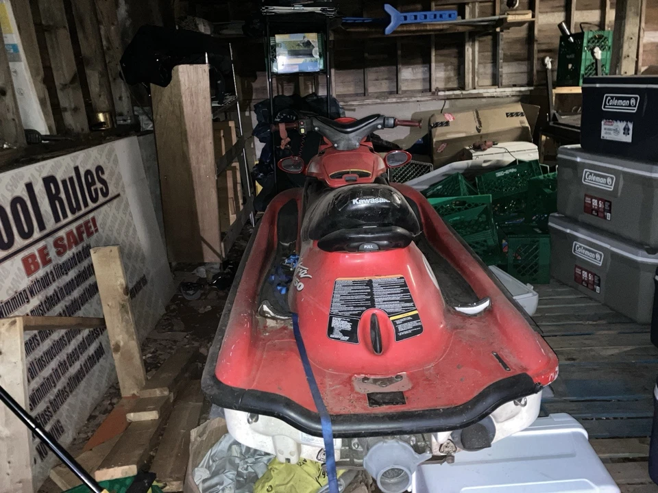 Jet Ski Kawasaki Ultra 150 roja usada con remolque Foto 4 de 4