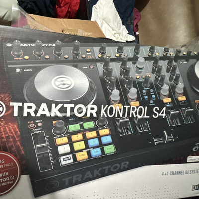 Native Instruments Traktor Kontrol S4 4-Channel Quad Deck USB DJ Controller