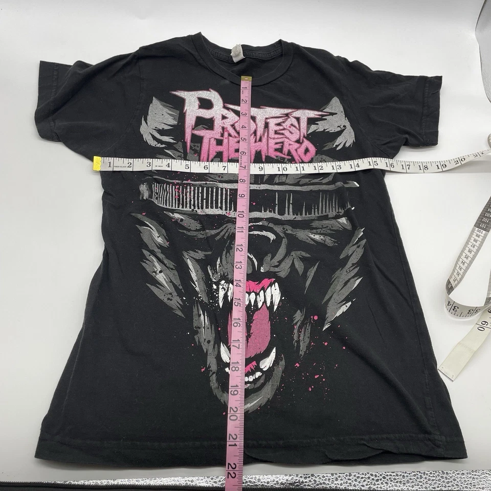 Camiseta banda PROTEST THE HERO - Tamanho juvenil grande YL letras rosa lobo - Imagem 4 de 4