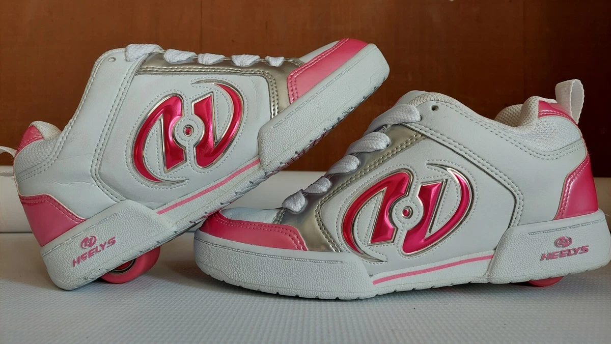 Heelys New 7631 woman sz 6 youth sz 5 Journeys display model