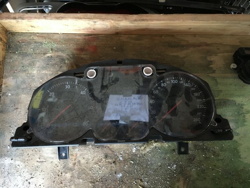 VW Passat 3C 2.0 TDI Tacho Kombiinstrument für Schalter 3C0920871
