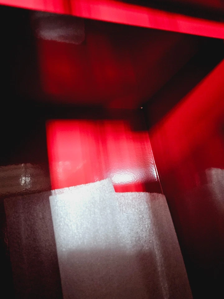 22'' red metal tool box with tray - Image 2 of 4