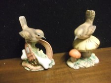 Two Royal Osbourne Wren on a Dog Collar & Mushroom Figurine / Ornaments