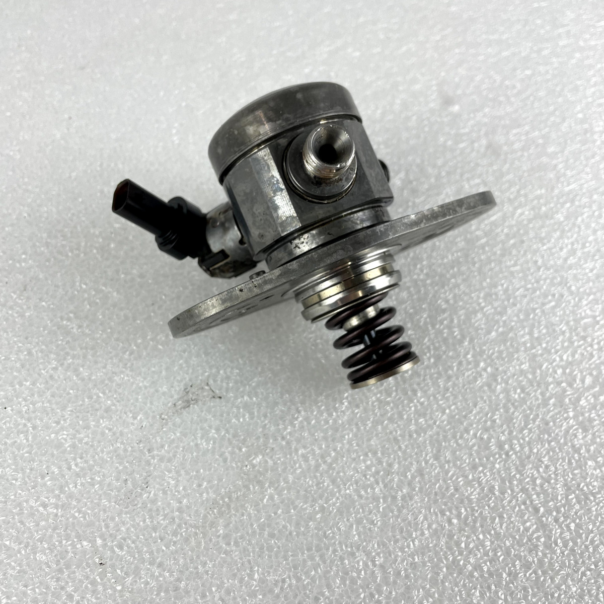 2016-20 BMW F90 M5 F91 F92 F93 M8 HIGH-PRESSURE PUMP 13517852361  