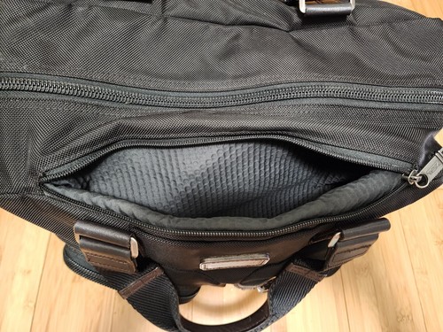 Maletín Tumi Bolso para Laptop Alpha Bravo Nogal Everett Cuero Negro (222340HK2) - Imagen 10 de 24