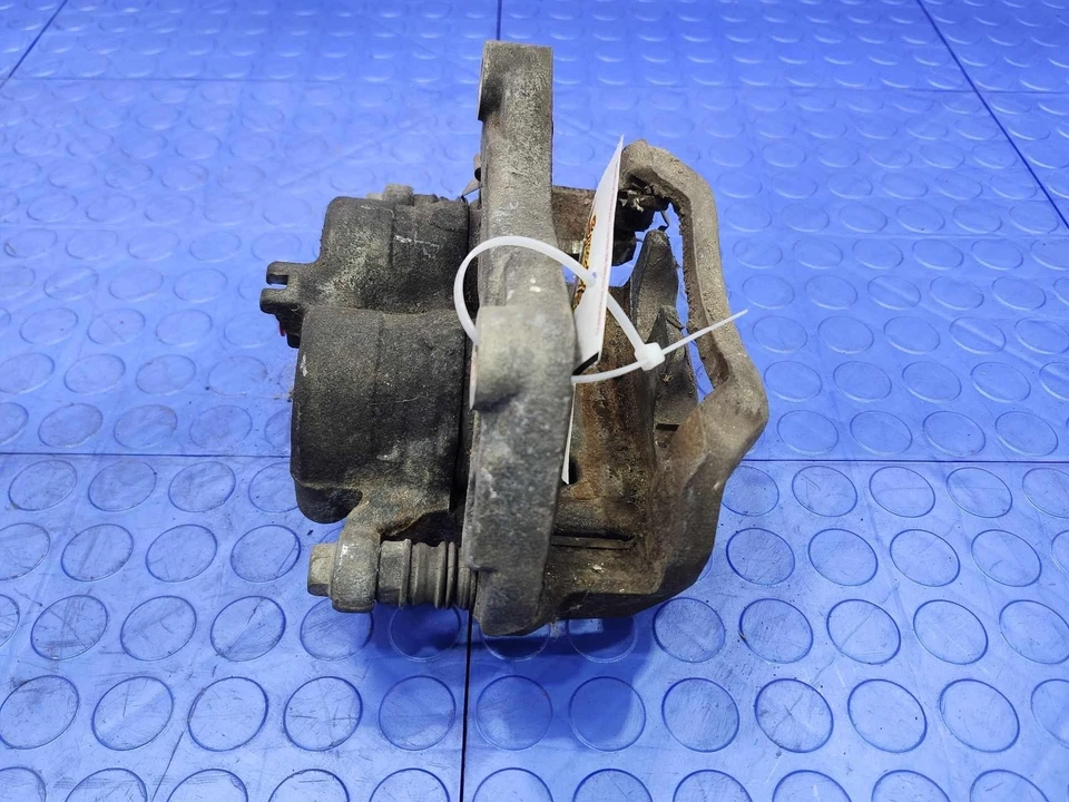 Conjunto de pinza de freno delantera derecha lado pasajero Nissan 370Z 09-20 OEM Foto 3 de 4