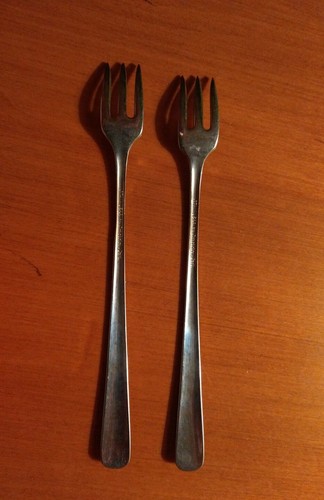 Oceanic Oneida Ltd.Stainless Pair Cocktail Forks Awesome Modern Design Excellent - Picture 4 of 5