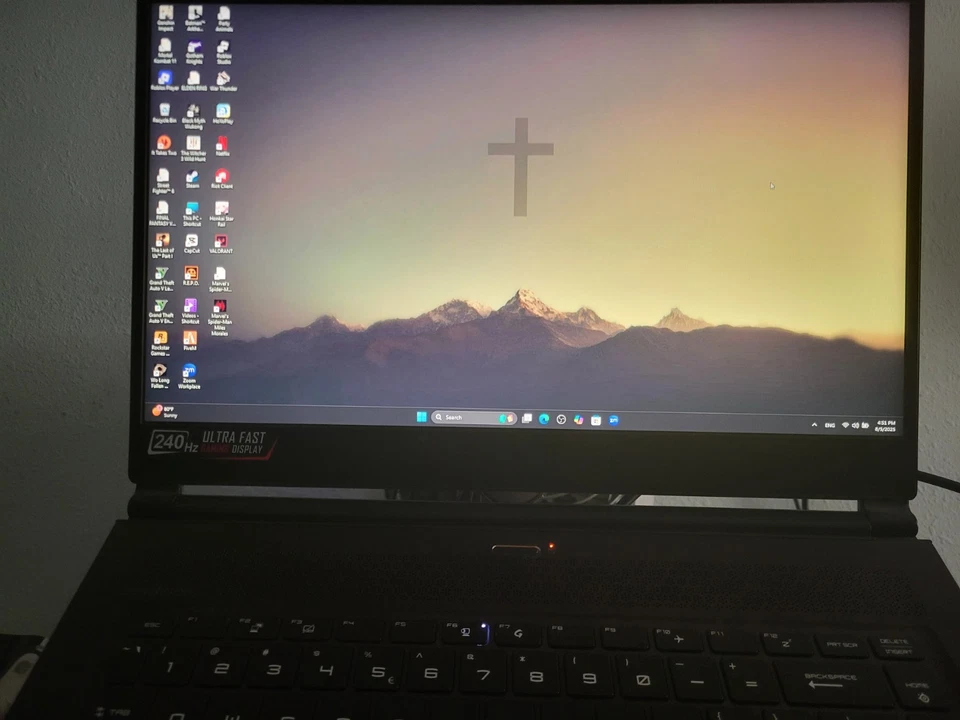 MSI GS65 Stealth Thin 9SF 240Hz 15.6" i7-9750H 32GB 2TB + 512GB RTX 2070 - Image 2 of 4