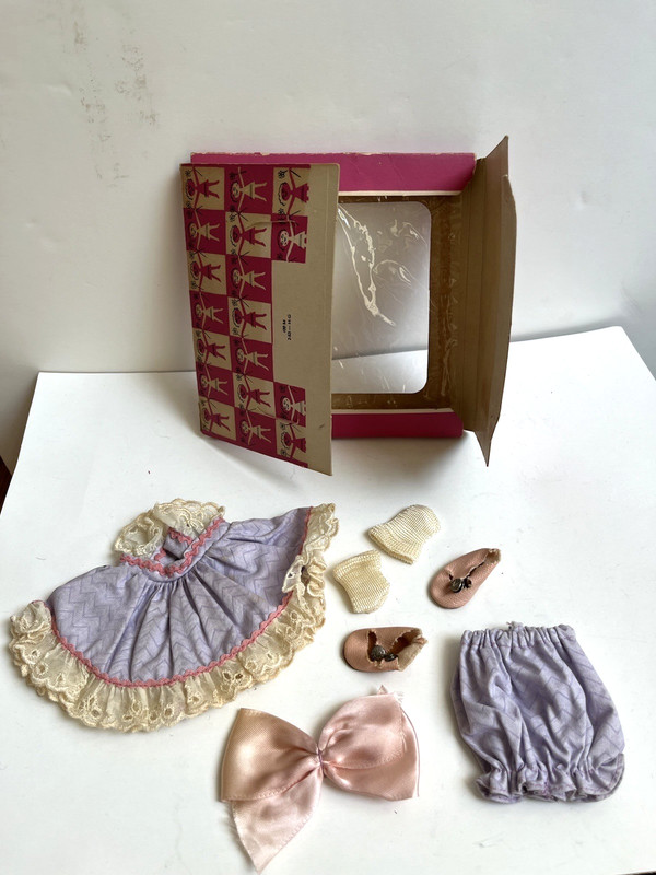 VTG COMPLETE VOGUE GINNY NAN OUTFIT #32 Kindergarten School Series Original Box