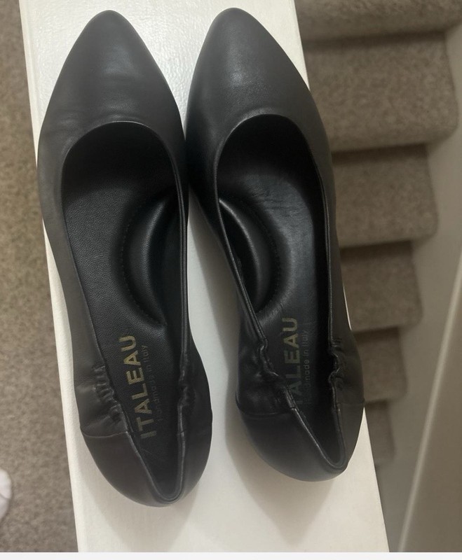 Italeau Women’s Black Italian Leather Flats Brand New With Box Size 9