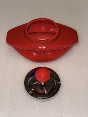 Vintage handgefertigter glänzender glasierter Keramik Red Hot Lip Push Down drehender Aschenbecher 