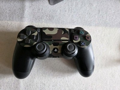 Playstation 4 mit Controller  mit Zubehör und Gtarre und  das passende Spiel