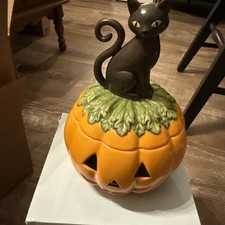 Lenox Haunted Halloween Covered Candy Jar Por...