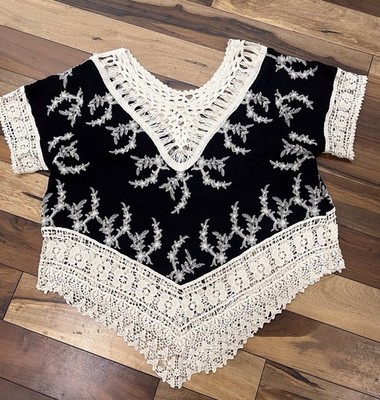 Solitaire XL Black White Embroidered Crochet Lace V-Neck Tunic Blouse Women s