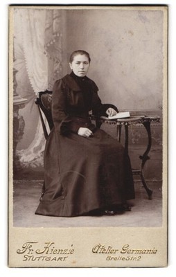 Fotografie Atelier Germania, Stuttgart, Breite Str. 2, Bürgerliche Dame im schw 