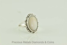 Sterling Silver Oval White Mother of Pearl Twist Bezel Trim Ring 925 Sz: 5.5