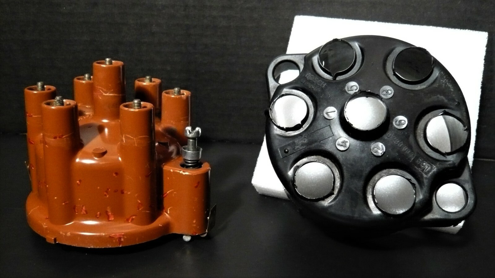 BOSCH DISTRIBUTOR CAP 1235522074 with protector - Pre-Owned Genuine Part-image