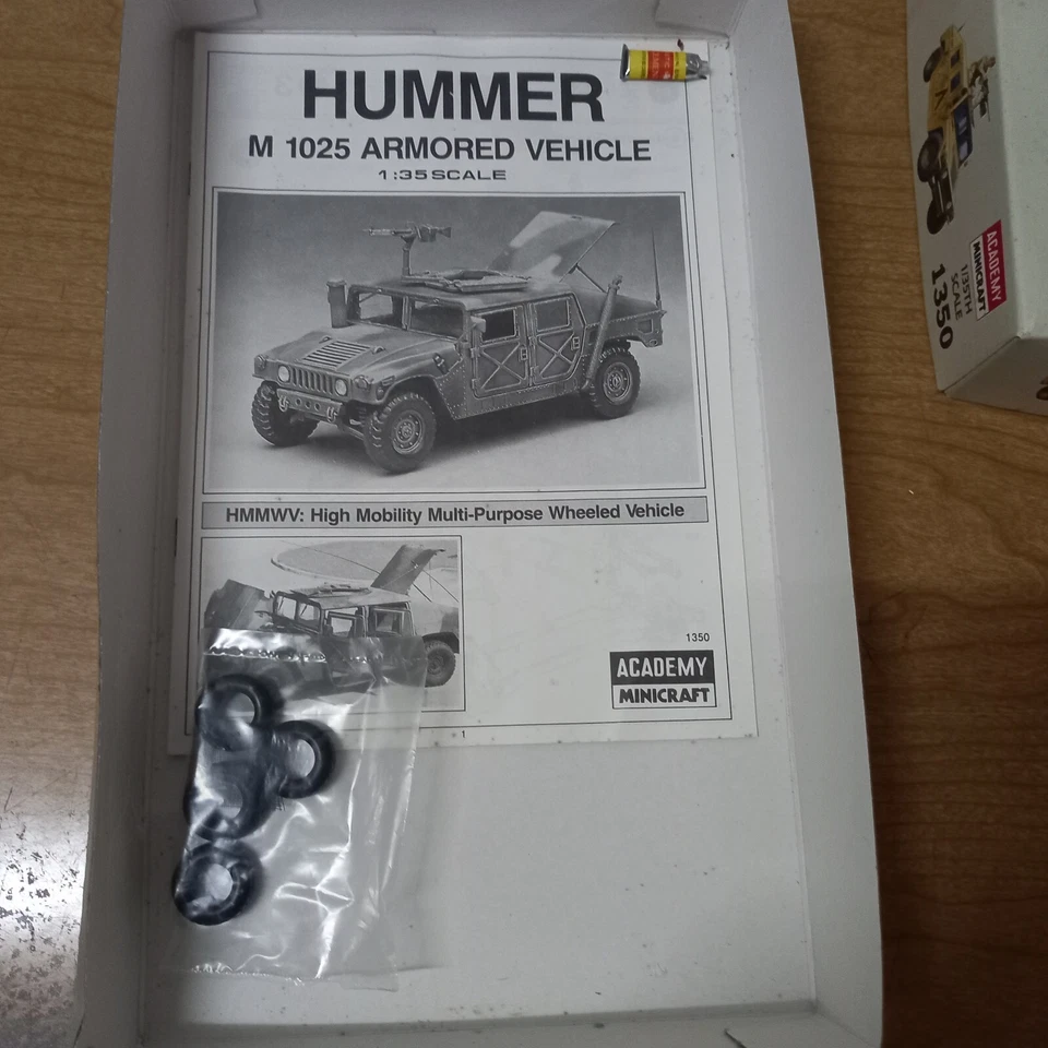 ACADEMY minicraft 1350 HUMMER M1025 ARMORED ARMAMENT CARRIER scala 1:35 - Immagine 2 di 4
