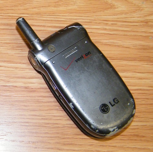 LG VX8300 - Gray (Verizon) 1.3MP CDMA Cellular Flip Phone Only **READ** - Picture 3 of 4