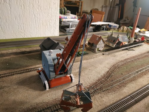 MFZ excavator, Tin toy crane on rubber chains - metal toy made in US zone of Ger - Picture 10 of 17