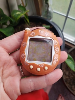 Tamagotchi Connection Keitai Kaitsuu! Plus Akai Pink Fruit Shell
