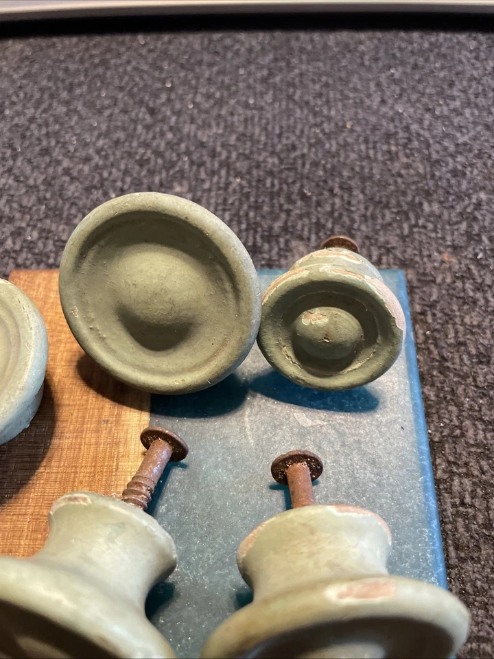 Lote Mixto de 5 Tiradores de Puerta de Madera Pintados Doble Pliegue Piezas de Repuesto De Colección Foto 3 de 4