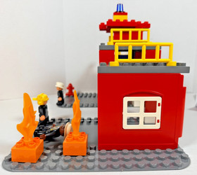 LEGO DUPLO (5601) Fire Station - Firehouse Fire Rescue Dog - Incomplete - Read