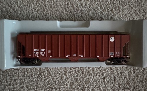 Tolva cubierta Athearn escala HO - BNSF #430311 - 54’ FMC | Zustand: Used