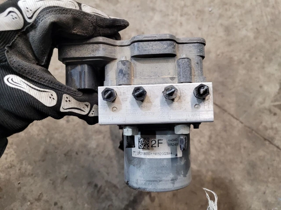 Conjunto de actuador y bomba de pieza de freno antibloqueo para 19-21 RAV4 1934997 Foto 2 de 4